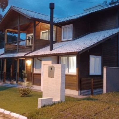 Casa em Condomínio com 240m², 3 quartos, 2 suítes, 2 garagens, no bairro Vargem Grande em Florianópolis