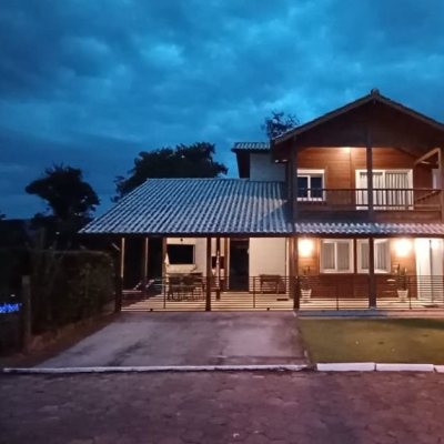 Casa em Condomínio com 240m², 3 quartos, 2 suítes, 2 garagens, no bairro Vargem Grande em Florianópolis