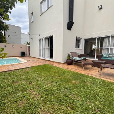 Casa em Condomínio com 270m², no bairro Barra em Balneario Camboriu