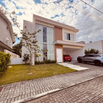 Casa em Condomínio com 270m², no bairro Barra em Balneario Camboriu
