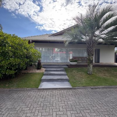 Casa em Condomínio com 270m², no bairro Barra em Balneario Camboriu