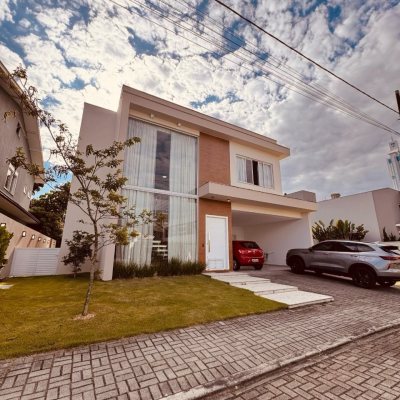 Casa em Condomínio com 270m², no bairro Barra em Balneario Camboriu