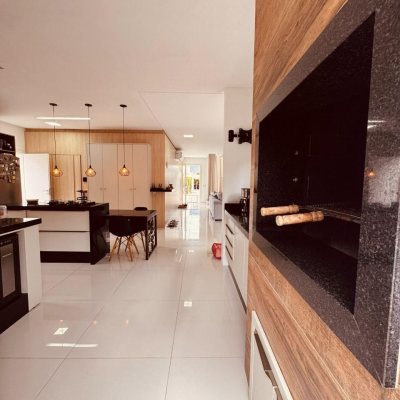 Casa em Condomínio com 270m², no bairro Barra em Balneario Camboriu