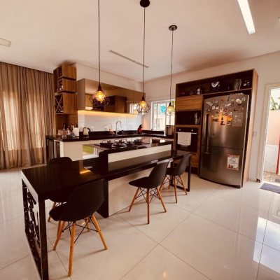 Casa em Condomínio com 270m², no bairro Barra em Balneario Camboriu