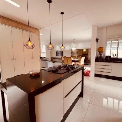 Casa em Condomínio com 270m², no bairro Barra em Balneario Camboriu