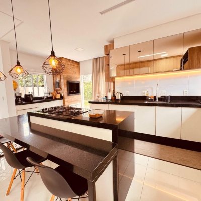 Casa em Condomínio com 270m², no bairro Barra em Balneario Camboriu