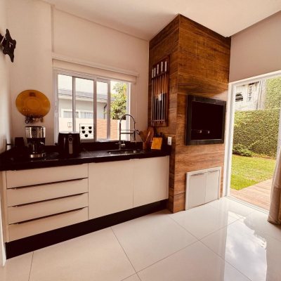 Casa em Condomínio com 270m², no bairro Barra em Balneario Camboriu