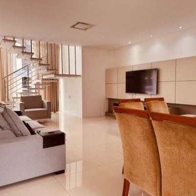 Casa em Condomínio com 270m², no bairro Barra em Balneario Camboriu