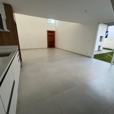 Casa em Condomínio com 192m², 3 quartos, 3 suítes, 2 garagens, no bairro Cachoeira Do Bom Jesus em Florianópolis