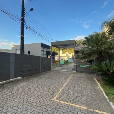 Casa em Condomínio com 192m², 3 quartos, 3 suítes, 2 garagens, no bairro Cachoeira Do Bom Jesus em Florianópolis