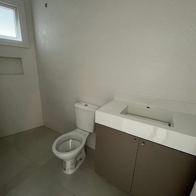 Casa em Condomínio com 192m², 3 quartos, 3 suítes, 2 garagens, no bairro Cachoeira Do Bom Jesus em Florianópolis