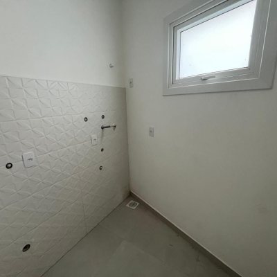 Casa em Condomínio com 192m², 3 quartos, 3 suítes, 2 garagens, no bairro Cachoeira Do Bom Jesus em Florianópolis