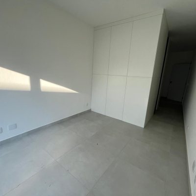 Casa em Condomínio com 192m², 3 quartos, 3 suítes, 2 garagens, no bairro Cachoeira Do Bom Jesus em Florianópolis