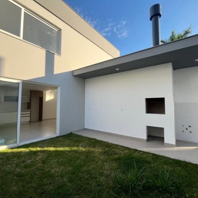 Casa em Condomínio com 192m², 3 quartos, 3 suítes, 2 garagens, no bairro Cachoeira Do Bom Jesus em Florianópolis