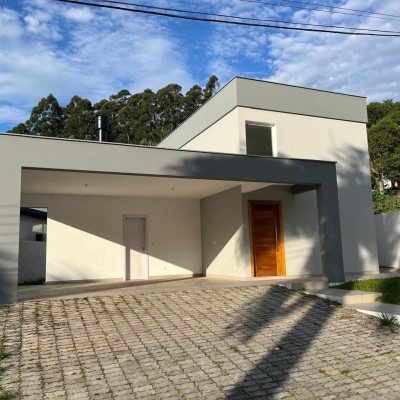 Casa em Condomínio com 192m², 3 quartos, 3 suítes, 2 garagens, no bairro Cachoeira Do Bom Jesus em Florianópolis