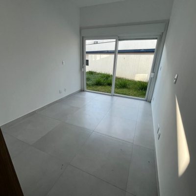 Casa em Condomínio com 192m², 3 quartos, 3 suítes, 2 garagens, no bairro Cachoeira Do Bom Jesus em Florianópolis