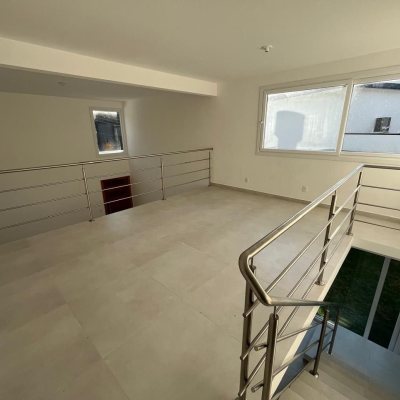 Casa em Condomínio com 192m², 3 quartos, 3 suítes, 2 garagens, no bairro Cachoeira Do Bom Jesus em Florianópolis