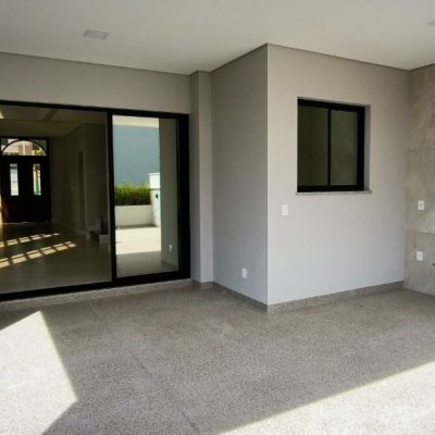 Casa em Condomínio com 165m², 3 quartos, 1 suíte, 2 garagens, no bairro Beira Rio em Biguaçu