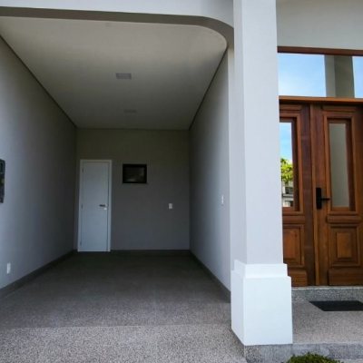 Casa em Condomínio com 165m², 3 quartos, 1 suíte, 2 garagens, no bairro Beira Rio em Biguaçu