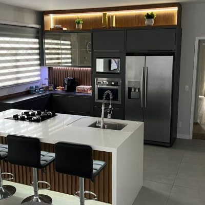 Casa Residencial com 200m², 3 quartos, 2 suítes, 6 garagens, no bairro Serraria em São José