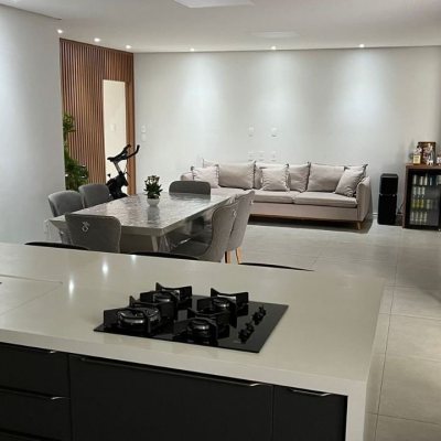 Casa Residencial com 200m², 3 quartos, 2 suítes, 6 garagens, no bairro Serraria em São José