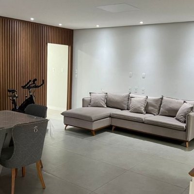 Casa Residencial com 200m², 3 quartos, 2 suítes, 6 garagens, no bairro Serraria em São José