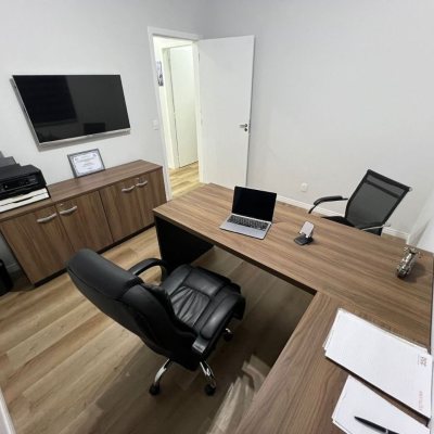 Casa Residencial com 200m², 3 quartos, 2 suítes, 6 garagens, no bairro Serraria em São José