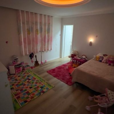 Casa Residencial com 200m², 3 quartos, 2 suítes, 6 garagens, no bairro Serraria em São José