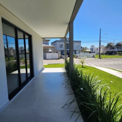 Casa Residencial com 162m², 3 quartos, 1 suíte, 2 garagens, no bairro Cachoeira Do Bom Jesus em Florianópolis