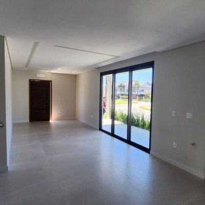 Casa Residencial com 162m², 3 quartos, 1 suíte, 2 garagens, no bairro Cachoeira Do Bom Jesus em Florianópolis
