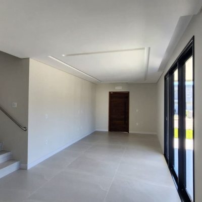 Casa Residencial com 162m², 3 quartos, 1 suíte, 2 garagens, no bairro Cachoeira Do Bom Jesus em Florianópolis