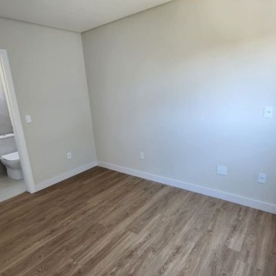 Casa Residencial com 162m², 3 quartos, 1 suíte, 2 garagens, no bairro Cachoeira Do Bom Jesus em Florianópolis