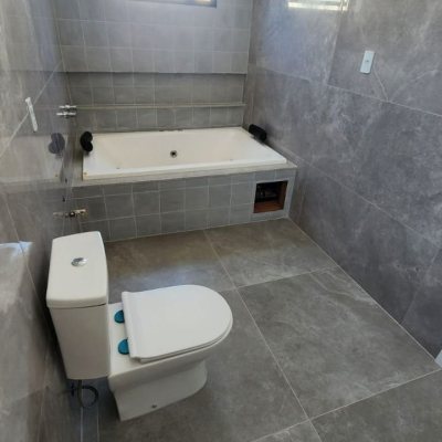 Casa Residencial com 162m², 3 quartos, 1 suíte, 2 garagens, no bairro Cachoeira Do Bom Jesus em Florianópolis