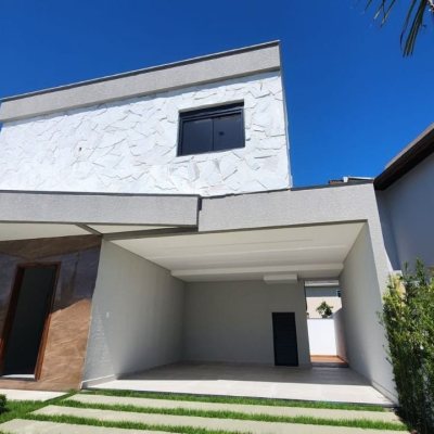 Casa Residencial com 162m², 3 quartos, 1 suíte, 2 garagens, no bairro Cachoeira Do Bom Jesus em Florianópolis