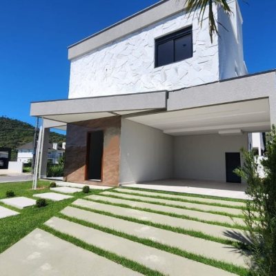 Casa Residencial com 162m², 3 quartos, 1 suíte, 2 garagens, no bairro Cachoeira Do Bom Jesus em Florianópolis