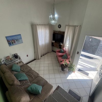 Casa Residencial com 110m², 3 quartos, 5 garagens, no bairro Itacorubi em Florianópolis