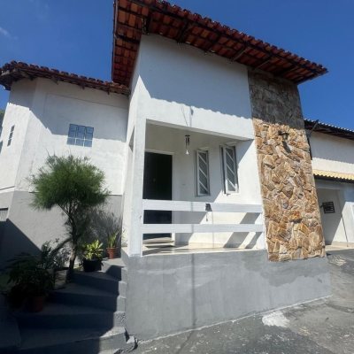 Casa Residencial com 110m², 3 quartos, 5 garagens, no bairro Itacorubi em Florianópolis