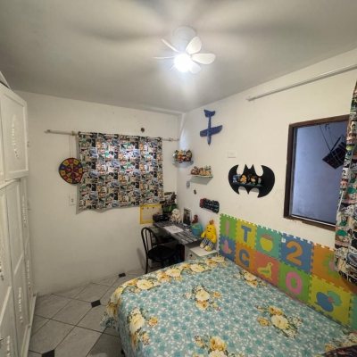 Casa Residencial com 110m², 3 quartos, 5 garagens, no bairro Itacorubi em Florianópolis