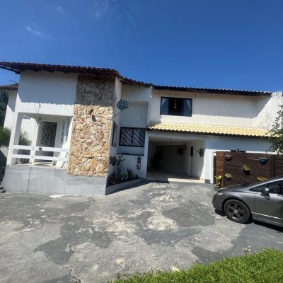 Casa Residencial com 110m², 3 quartos, 5 garagens, no bairro Itacorubi em Florianópolis