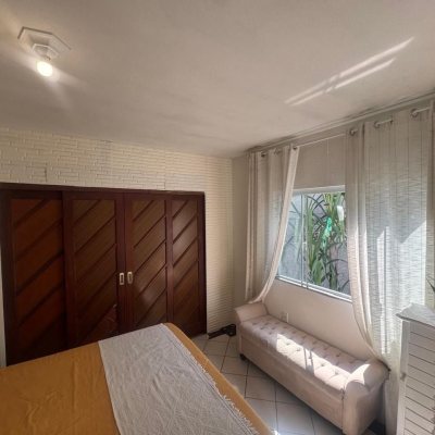 Casa Residencial com 110m², 3 quartos, 5 garagens, no bairro Itacorubi em Florianópolis