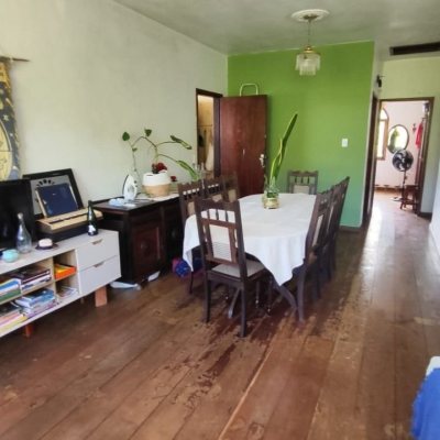 Casa Residencial com 269m², 3 quartos, 1 suíte, 2 garagens, no bairro Costeira do Pirajubaé em Florianópolis