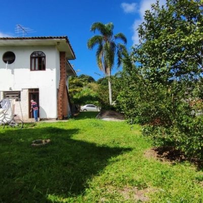 Casa Residencial com 269m², 3 quartos, 1 suíte, 2 garagens, no bairro Costeira do Pirajubaé em Florianópolis