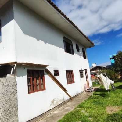 Casa Residencial com 269m², 3 quartos, 1 suíte, 2 garagens, no bairro Costeira do Pirajubaé em Florianópolis