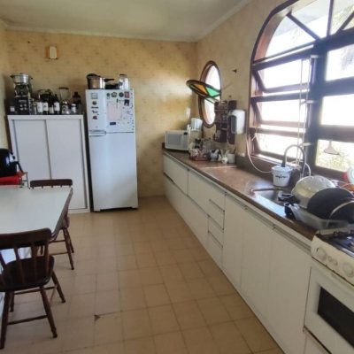 Casa Residencial com 269m², 3 quartos, 1 suíte, 2 garagens, no bairro Costeira do Pirajubaé em Florianópolis