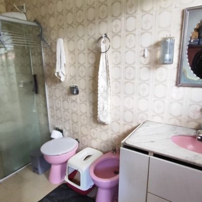 Casa Residencial com 269m², 3 quartos, 1 suíte, 2 garagens, no bairro Costeira do Pirajubaé em Florianópolis