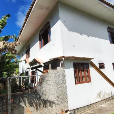 Casa Residencial com 269m², 3 quartos, 1 suíte, 2 garagens, no bairro Costeira do Pirajubaé em Florianópolis