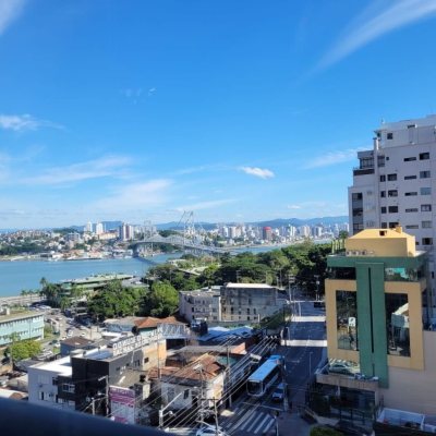 Apartamentos com 73m², 2 quartos, 1 suíte, 2 garagens, no bairro Centro em Florianópolis