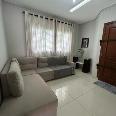 Casa Residencial com 184m², 3 quartos, 1 suíte, 3 garagens, no bairro Carianos em Florianópolis