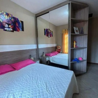 Casa Residencial com 184m², 3 quartos, 1 suíte, 3 garagens, no bairro Carianos em Florianópolis