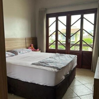 Casa Residencial com 184m², 3 quartos, 1 suíte, 3 garagens, no bairro Carianos em Florianópolis